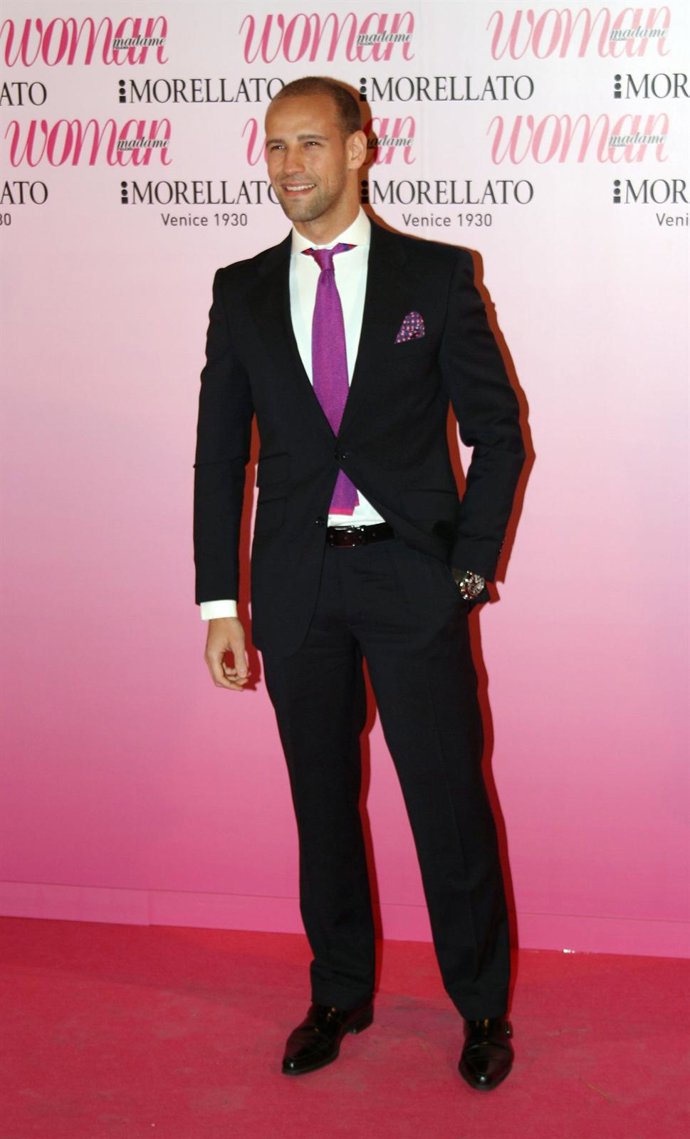 Gonzalo Mirón En La Fiesta Woman