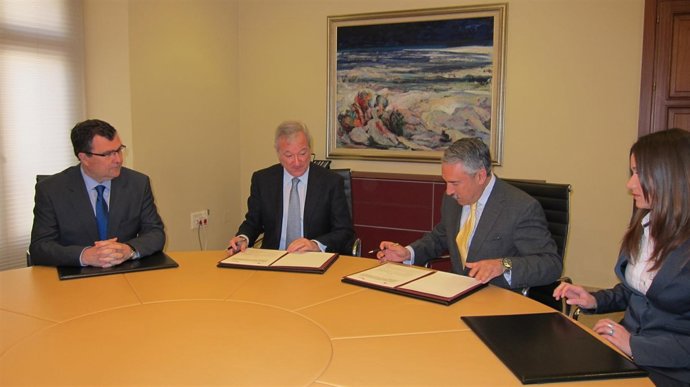 Firma Del Acuerdo Entre Asumur Y Gobierno Regional