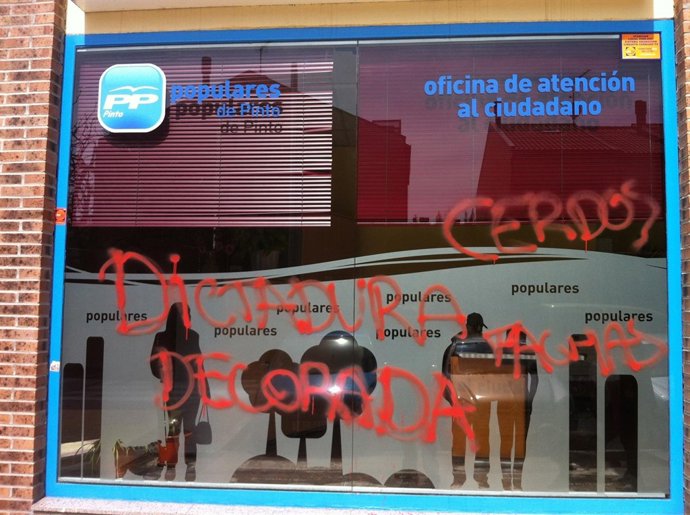 Pintadas En La Sede Del PP De Pinto