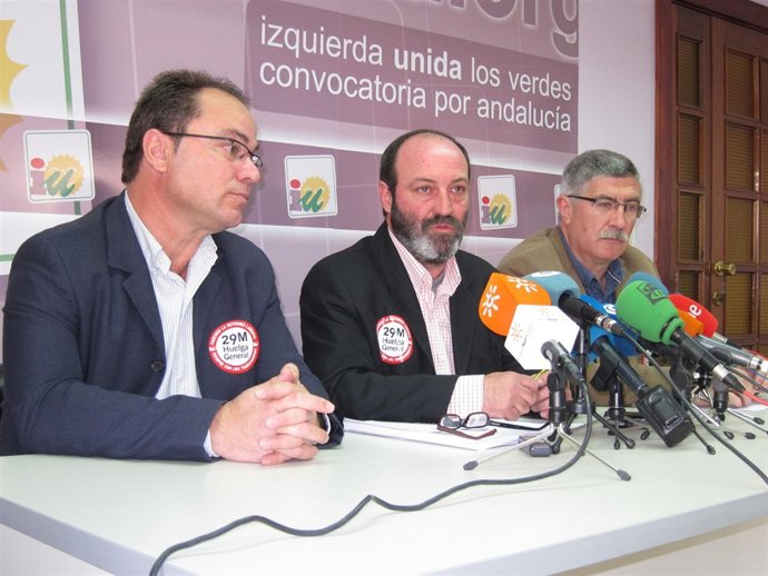 El Coordinador Provincial De IULV-CA, Pedro Jiménez, En Rueda De Prensa.