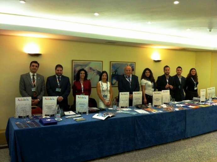 Mesa De Trabajo Del Patronato De Turismo En Madrid