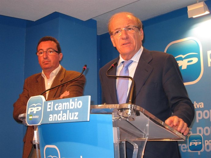 El Alcalde De Huelva, Pedro Rodríguez, Junto A Manuel Andrés González. 
