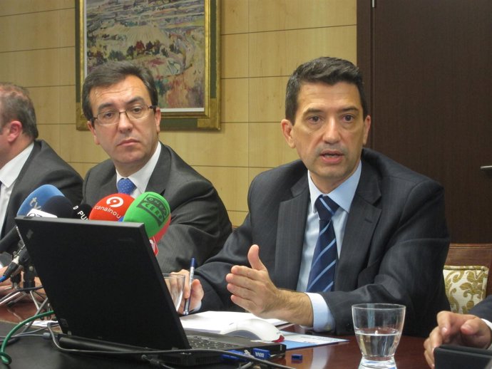 Rafael Doménech Presenta El Estudio De BBVA Junto A Javier Pérez.