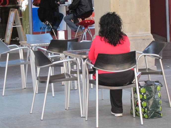 Terraza Y Velador En La Plaza Del Pilar