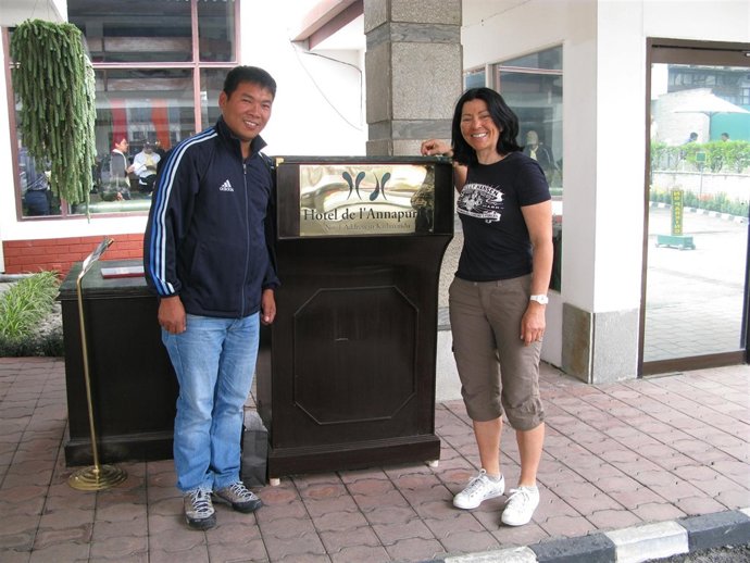 Rosa Fernández Con El Sherpa Mingma