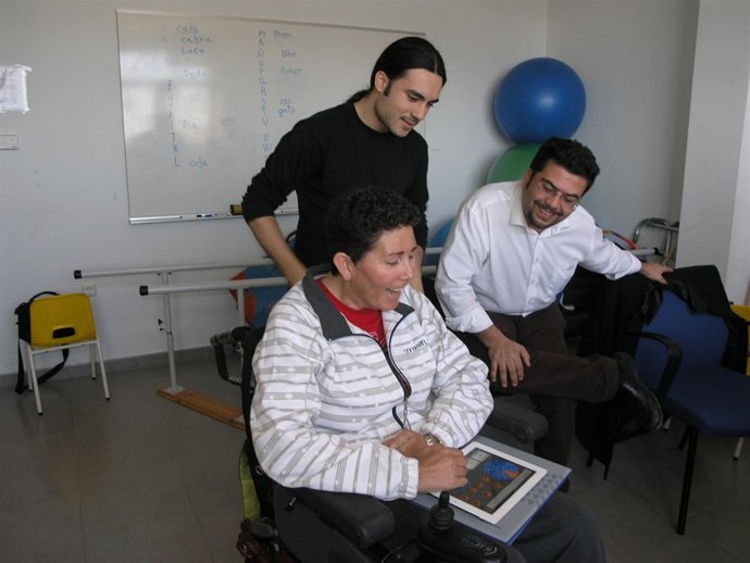 Francisca Villegas Con Investigadores Del Sindrome Del Cautiverio 