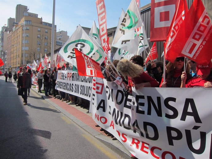 Manifestación De 12 Sindicatos Frente Al Parlamento