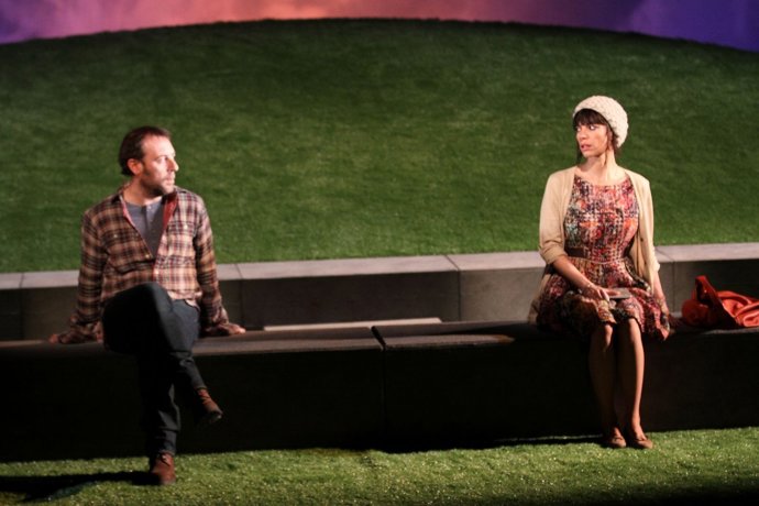 Maribel Verdú Y Antonio Molero En 'El Tipo De La Tumba De Al Lado' De Pou