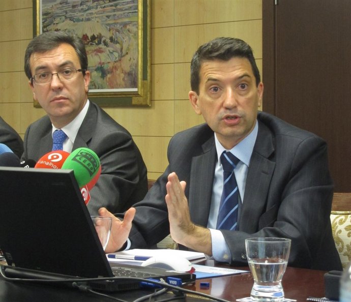 Rafael Doménech Presenta El Estudio De BBVA Junto A Javier Pérez.