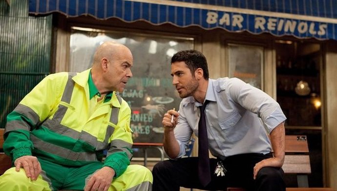 Miguel Ángel Silvestre Y Antonio Resines Visitan 'Aída'