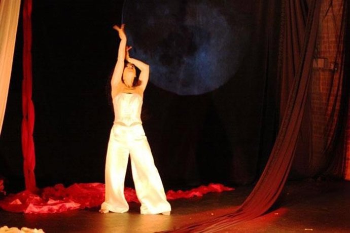 Escena De La Obra 'Cientos De Pájaros Te Impiden Andar'