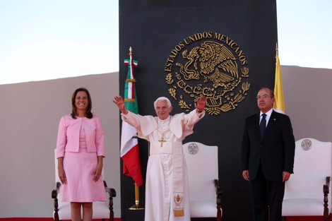 El Papa Benedicto XVI Con Felipe Calderón En México.