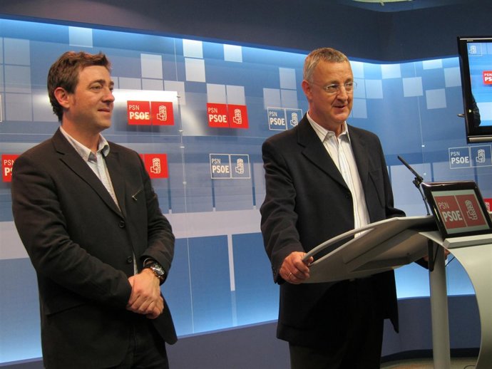 Roberto Jiménez Junto A Jesús Caldera En La Sede Del PSN.