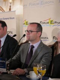 El conselleiro de Cultura desmiente a Cendán y vincula la destitución con "la eficiencia y las actitudes"