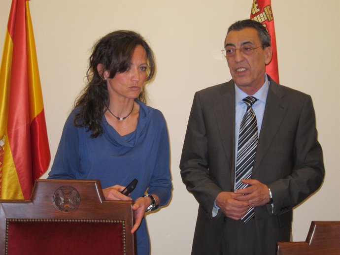 María De Diego Y El Delegado De La Junta En Salamanca