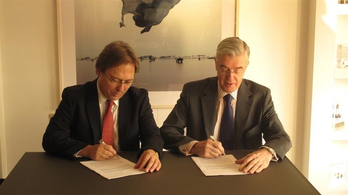 Firma De Acuerdo Entre DKV Y Capsa