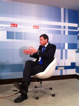 Gómez Durante Una Entrevista En La Sede De Callao