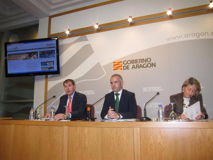 Rando, Magdaleno Y Martínez En La Presentación Del Proceso De Escolarización