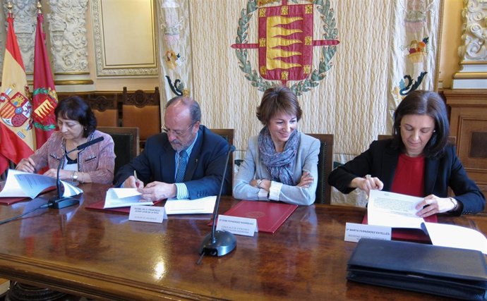 Firma Del Contrato Entre El Ayuntamiento De Valladolid Y Correos.