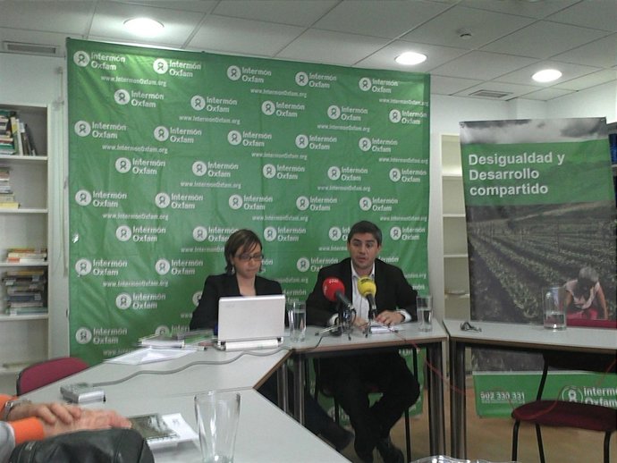 Deborah Itriago Y Jaime Atienza Presentan El Informe De Intermón Oxfam