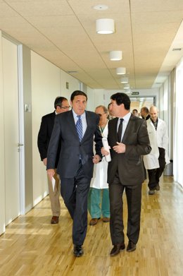 El Consejero De Sanidad, Jose Maria Saez, Visita El Hospital De Burgos