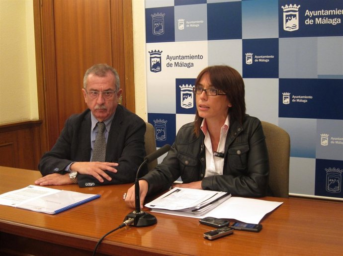 Los Concejales Del PSOE Carlos Hernández Pezzi Y María Gámez