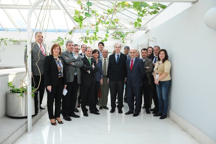 Cagigas Con Los Miembros De La Comisión Y El Comité Ejecutivo Del CERMI