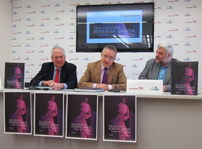 Domínguez (C), Héctor Luis Suárez (D) Y Guillermo García (I)