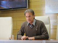 Escobar dice que Cayo Lara se dirige a la federación andaluza de "manera diferente" a como lo hizo con la extremeña