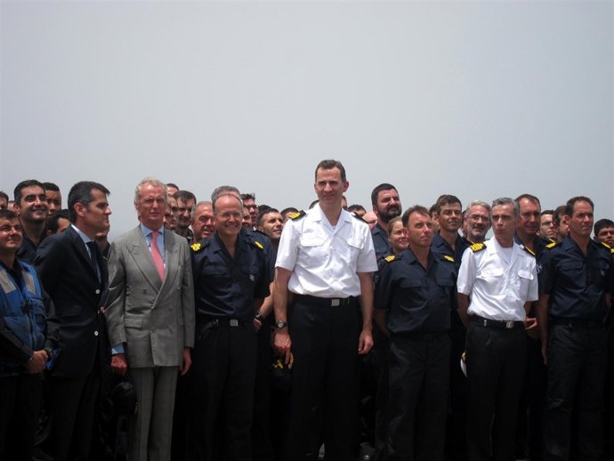 Don Felipe Pedro Morenés Y El JEMAD A Bordo Del 'Patiño'
