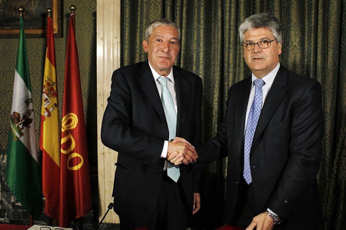 Manuel Ángel Fernández Y Javier Landa En La Firma Del Convenio