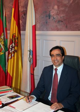 El Alcalde De Torrelavega, Ildefonso Calderón