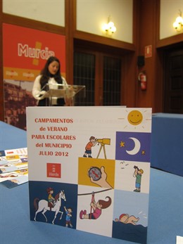 La Concejala De Educación, Sánchez,  Explica El Programa De Campamentos 