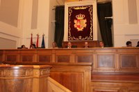 Un letrado, un encargado del registro y tres ujieres, los servicios mínimos de las Cortes