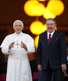 Reunión De El Papa Y Raúl Castro
