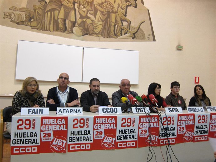 Juan Goyen (UGT) Y José María Molinero (CCOO) Con Colectivos Sociales.