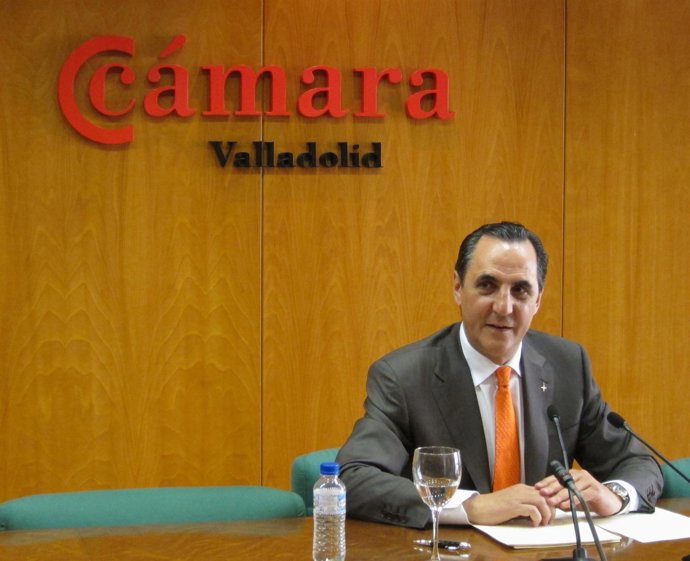 El Presidente De La Cámara De Comercio Presenta El Informe De La Economía 2011
