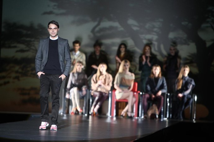 Ion Fiz En Uno De Sus Desfiles 