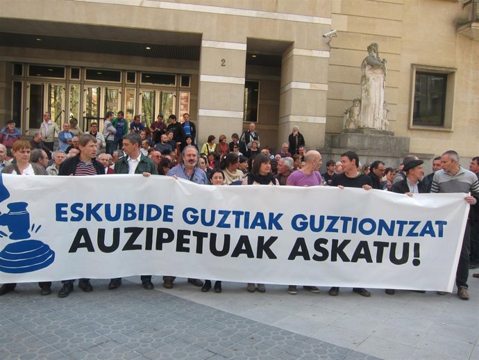 CONCENTRACIÓN EN EL PALACIO DE JUSTICIA DE BILBAO