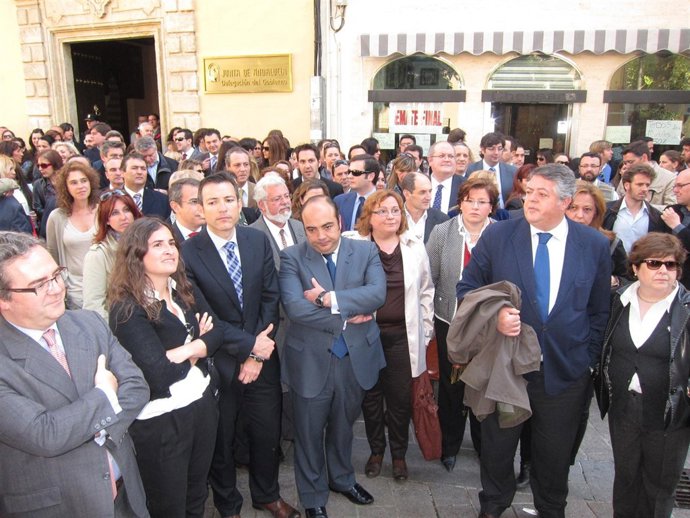 Concentración De Abogados Por El Pago De Deudas Por El Turno De Oficio