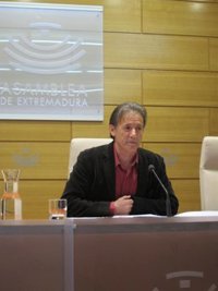 Escobar (IU) espera que en los PGE se "note" que en Extremadura hay un gobierno "en minoría"