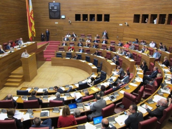 Pleno De Las Corts De Debate De La F-1, Con Presencia De Barberá Y Camps