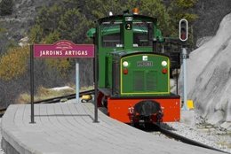 El Tren Del Cemento A Su Paso Por Los Jardines Artigas