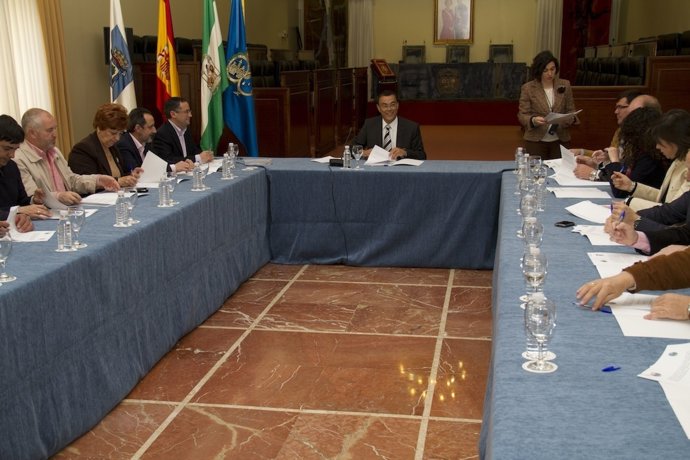 El Presidente De La Diputación, Ignacio Caraballo, Firma El Convenio Del PFEA. 