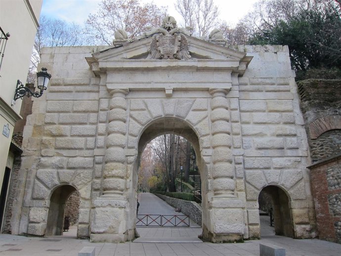 Puerta De Las Granadas, Acceso A La Alhambra