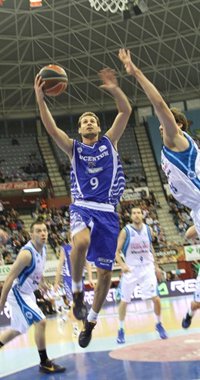 Baloncesto.- Llompart (Lucentum): "Ganar al Caja Laboral nos daría alas para clasificarnos para el 'play-off'"