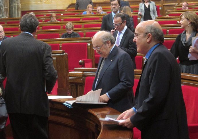 El Conseller De Salud, Boi Ruiz, En El Parlament