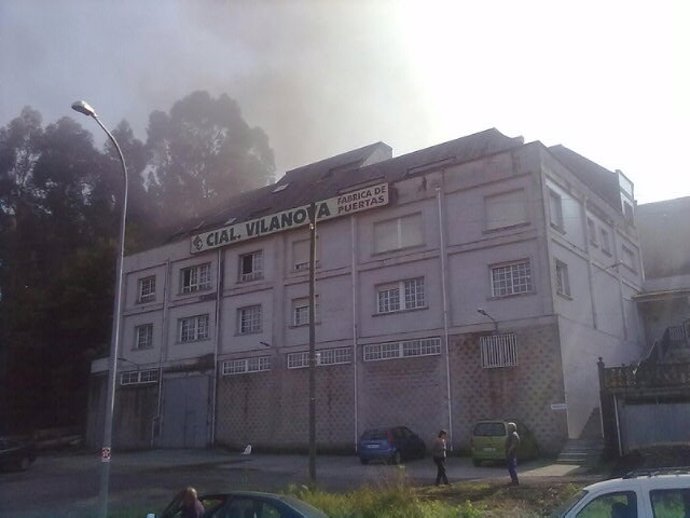 Incendio En Una Fábrica En Barro (Pontevedra)