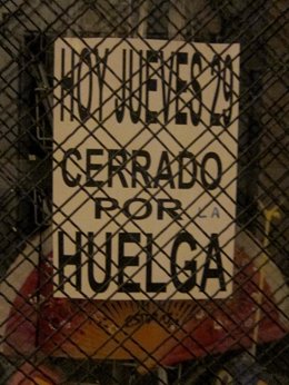 Cartel Cerrado Por Huelga