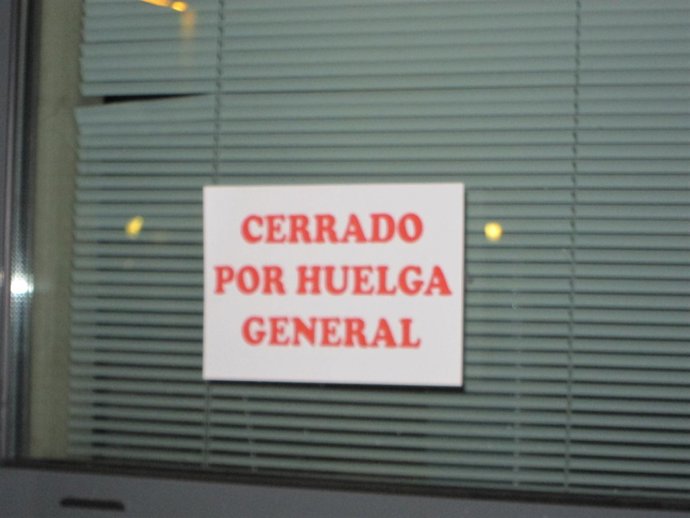 Muchos centros de trabajo han amanecido con carteles como este